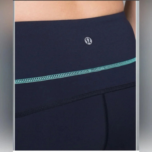 Lululemon Run:Top Speed Crop Full-On Luxtreme
Blushed Illusion Multi /Naval Blue - Picture 7 of 12